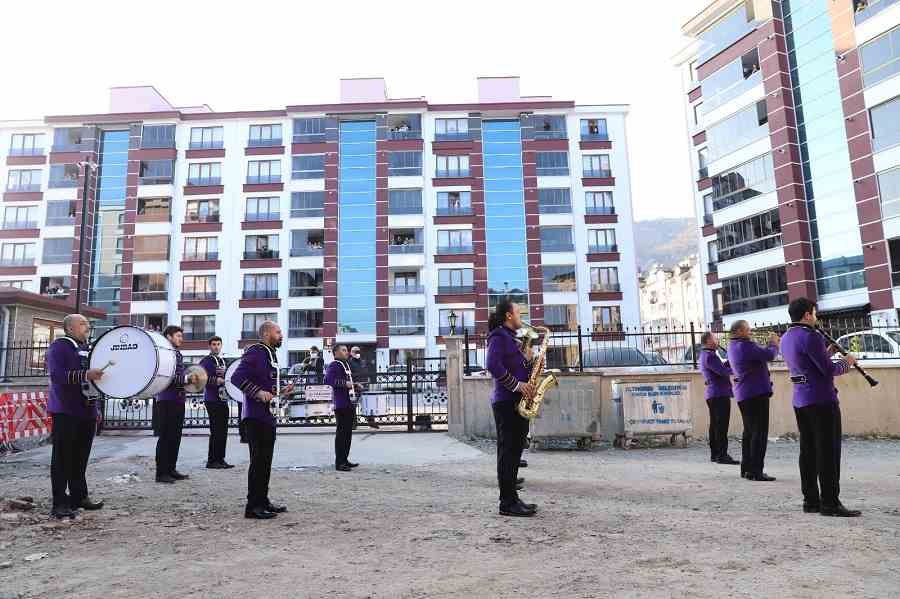 KENT ORKESTRASI VATANDAŞLARA MORAL OLDU